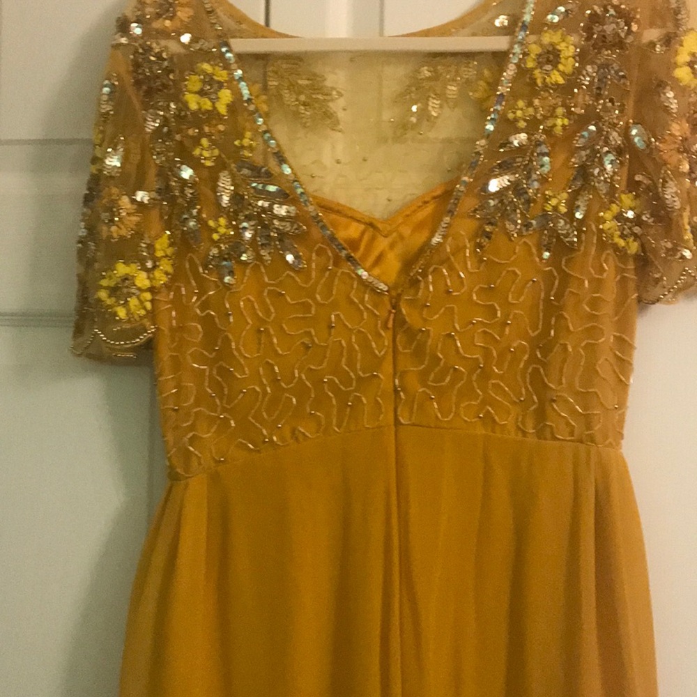 Long embellished beaded gown (yellow gold) - Picture 3 of 13